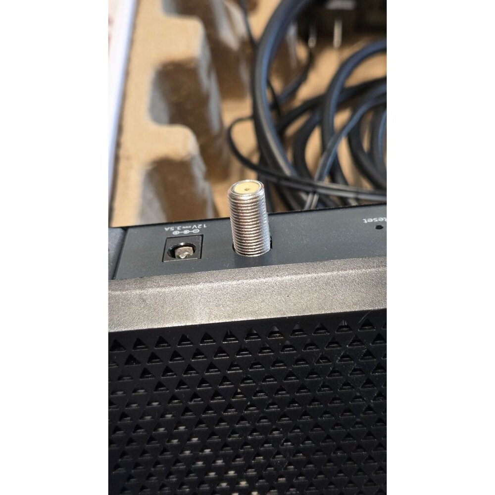 NETGEAR Nighthawk AC1900 DOCSIS 3.0 Cable Modem Router (C7000-1AZNAS) - Picture 5 of 9